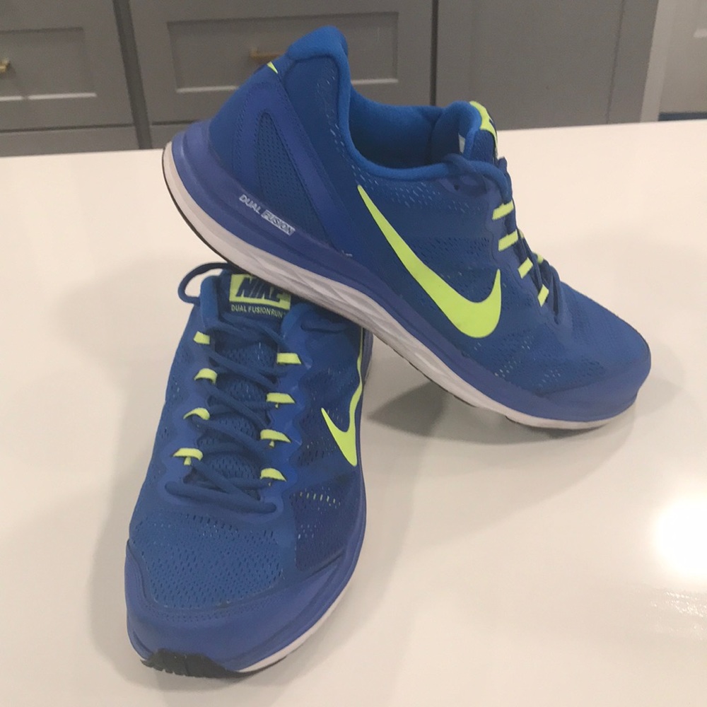 Nike tennis shoes